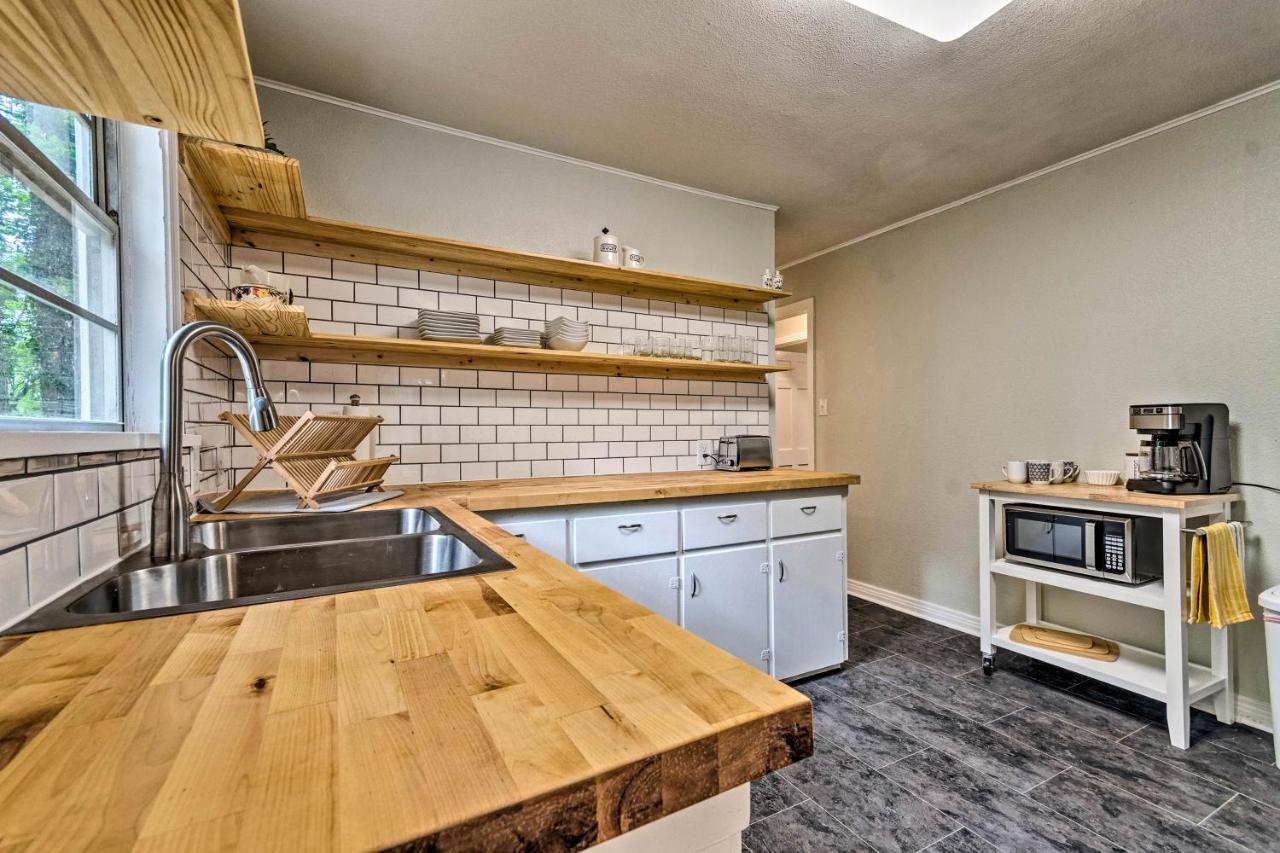 Centrally Located Hot Springs Home With Deck! Экстерьер фото