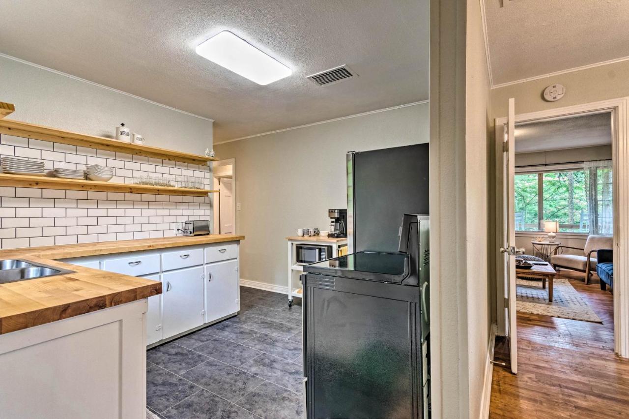 Centrally Located Hot Springs Home With Deck! Экстерьер фото