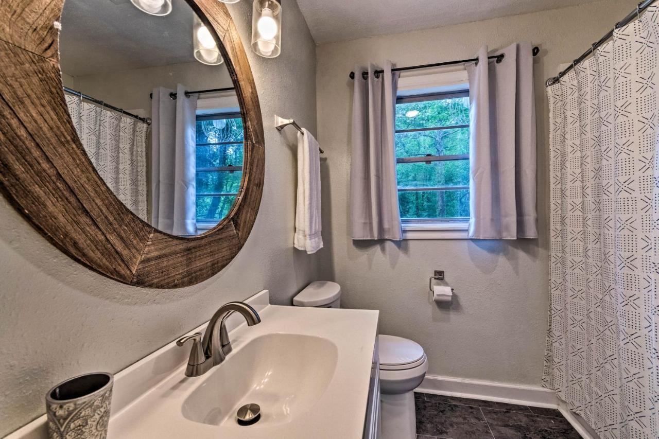 Centrally Located Hot Springs Home With Deck! Экстерьер фото