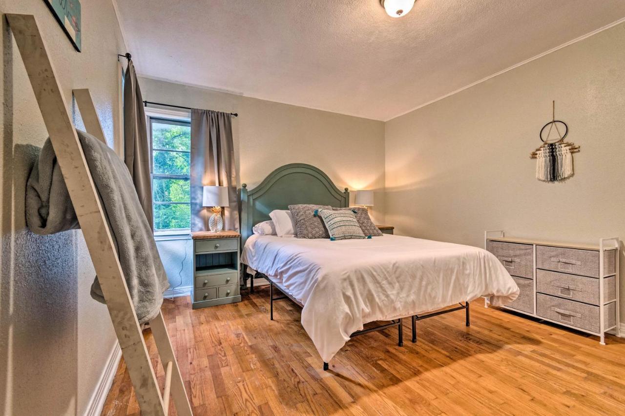 Centrally Located Hot Springs Home With Deck! Экстерьер фото