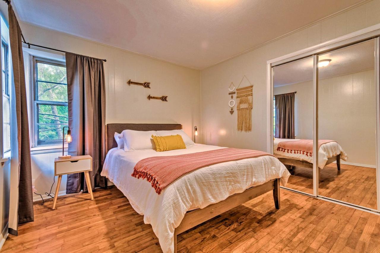Centrally Located Hot Springs Home With Deck! Экстерьер фото
