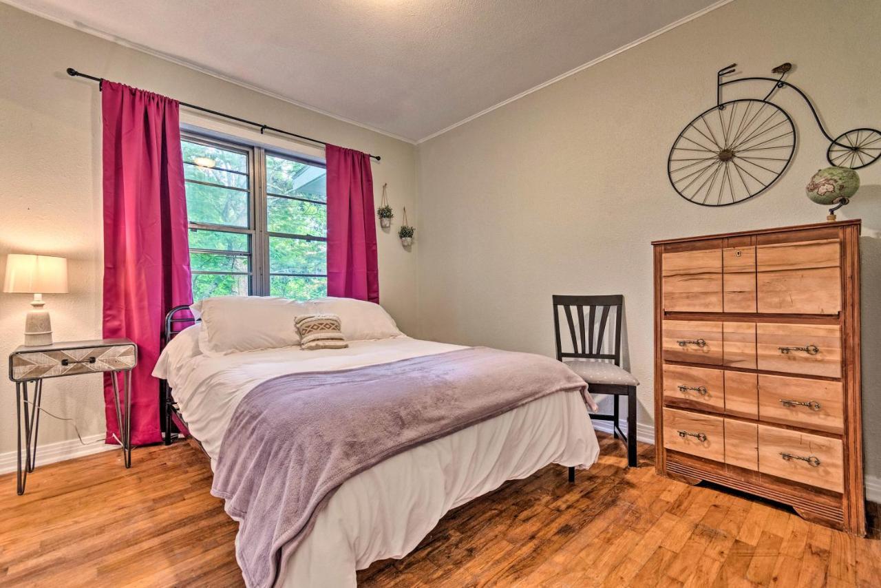 Centrally Located Hot Springs Home With Deck! Экстерьер фото